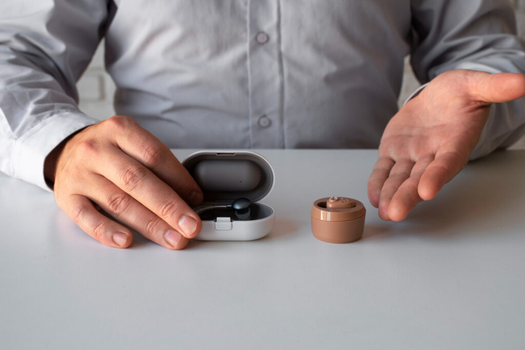 how do wireless earbuds work