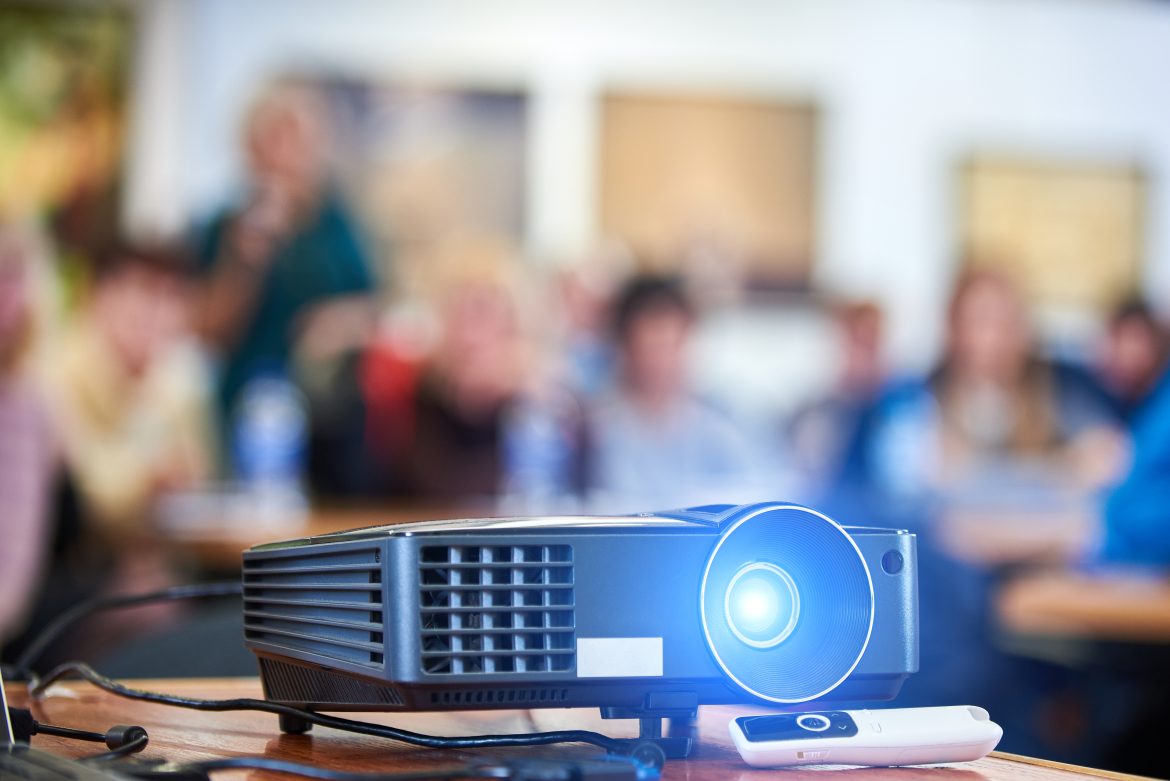 portable projectors trending at Technogater
